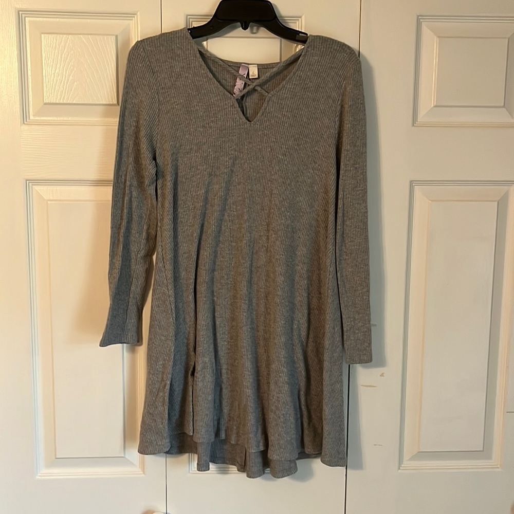 Womens grey, long sleeved dress.